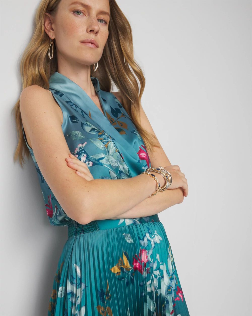 Sleeveless dress with shawl on sale
